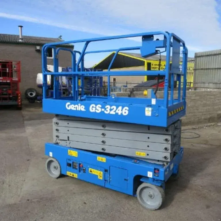 Arriendo de Alzahombre Tijera 12 mts Genie modelo GS-3246 en SK Rental con cobertura nacional.